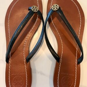 Tory Burch Black Leather Thong Sandals with Brown Footbed